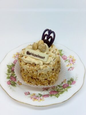 2102456094-2.jpg Hazelnoot creme gebakje